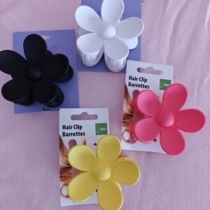 NWT Flower Clips